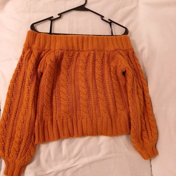 Off-shoulder sweater - Picture 1 of 4
